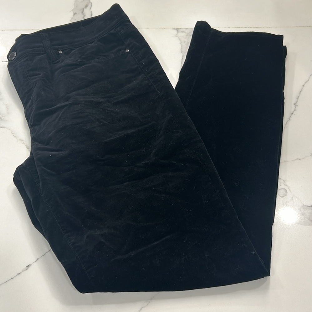 Ann Taylor Black Corduroy. Size 12 (556)‎